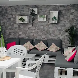 Yale Apartment Tias