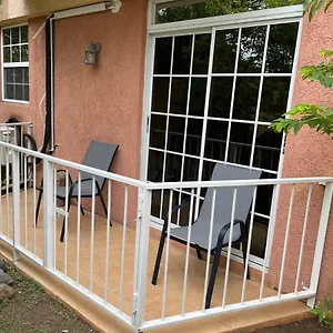 Kingstons Finest - Centrally Elegant Apartment Kingston